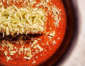 Bavarois à la rhubarbe, combava, rhum et chocolat blanc