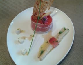 Bavarois d'asperges blanches et déclinaison de tomate