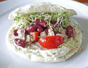 Pitas farcies façon Sud et houmous d'haricots blancs artichauts