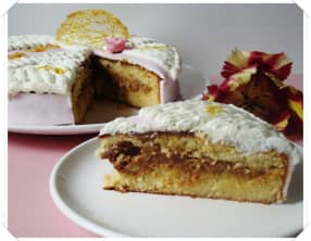 Mon gâteau d'anniversaire fourré à la confiture de lait et aux noix