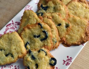 Tuiles aux cacahuètes et aux olives