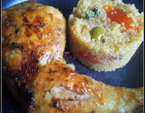 Poulet aux olives et au citron avec du quinoa ensoleillé