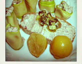 Makis de courgettes aux rillettes de sardines, citron confit, et fondue de poireaux à l'échalote