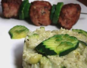 Risotto crémeux aux courgettes et brochettes de boulettes de porc