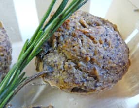 Muffins salés à la farine de lentilles vertes, aux champignons et au romarin