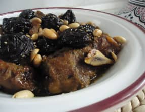 Tagine d’agneau aux pruneaux et aux amandes