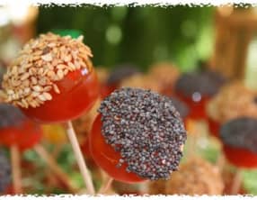 Coquettes tomates cerises et leur toque de graines