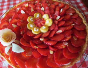 Tarte fraises, crème pâtissière, rhubarbe