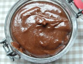 Pâte à tartiner aux noisettes, noix, amandes torréfiées
