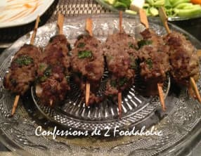 Brochettes de viande hachée au curry