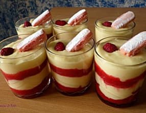 Tiramisu aux framboises et biscuits roses