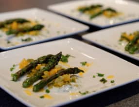 Asperges vertes, sauce yaourt et agrumes