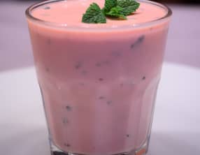 Smoothie à la fraise et à la menthe