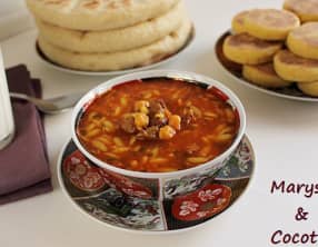 Chorba à la viande d’agneau et langues d’oiseaux