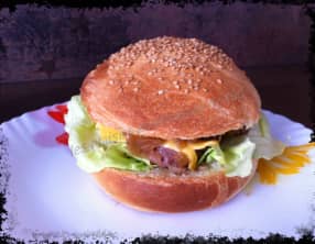 Hamburger gourmand et sa compotée d'oignons