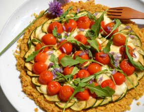 Socca-pizza aux légumes de saison