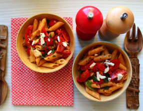 Salade de Penne rigate aux poivrons grillés et au chèvre