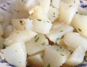 La salade tiède de christophines sautées à l'ail et au thym