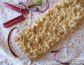 Tarte à la rhubarbe et crumble amandes