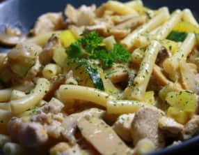 Macaronis dindes, courgettes et champignons pimentés