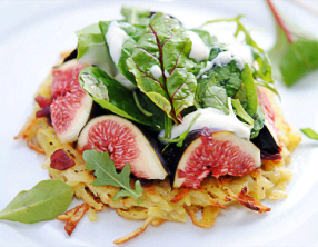 Salade de figues en pommes darphin, sauce Roquefort