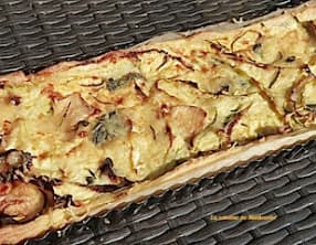Tarte fine aux courgettes et fromage de chèvre au thym