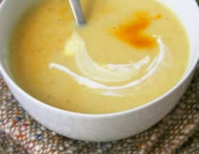 Velouté de topinambours, pommes de terres au lait de coco et gingembre
