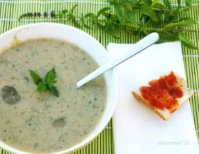 Gaspacho de courgettes à la menthe