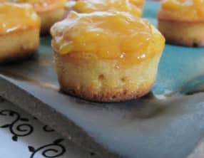 Moelleux aux amandes nappés de caramel à la mangue