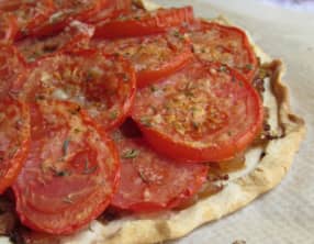 Tarte fine à la moutarde et aux tomates
