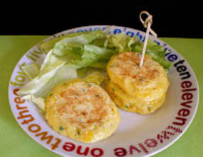 Galettes de maïs au parmesan et à la ciboulette