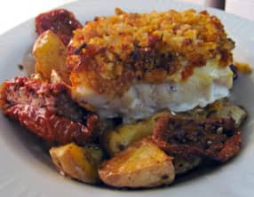 Pavés de cabillaud en croûte d'oignons et tomates séchées au miel