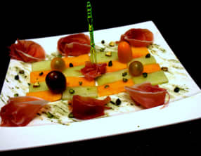 Melons charentais et gala, tomates cerise et Jambon