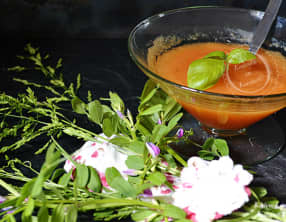 Soupe froide de melon au basilic
