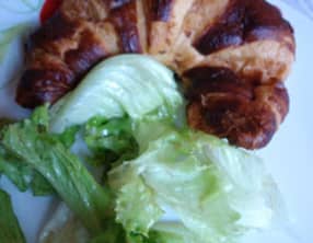 Croissants au Gorgonzola et aux deux tomates.