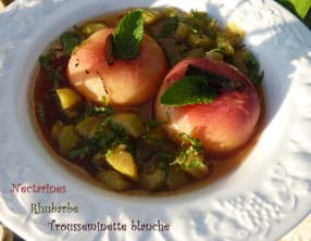 Nage de rhubarbe et nectarines à la Trousseminette