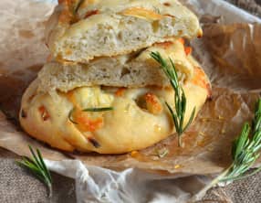 Fougasse au chèvre, miel et romarin