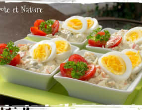 Macédoine de légumes au surimi et à l'oeuf dur