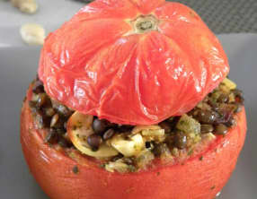 Tomates farcies aux lentilles et noix de cajou