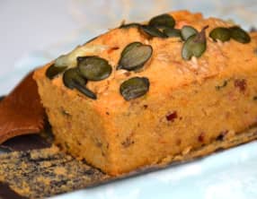 Mini-cakes et muffins aux tomates, graines et emmental