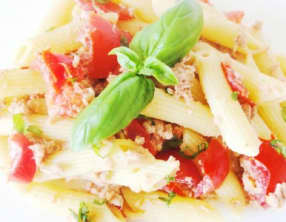 Salade de pâtes au thon tomates basilic