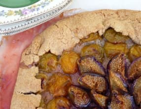 Tarte rustique figues et reine claude