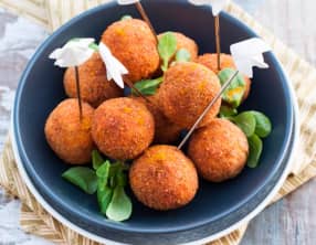 Croquettes de saumon au curry, sauce salsa de mangue