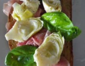 Bruschetta au jambon de Parme et artichaut