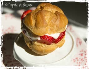 Choux aux fraises et à la mousse de pêche