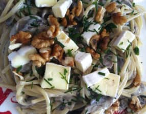 Spaghetti au brie et aux noix sauce champignon