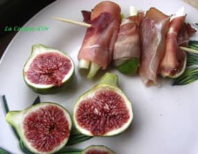Petites brochettes de figues et speck