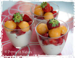 Verrine mousse de pêche melon et fraises