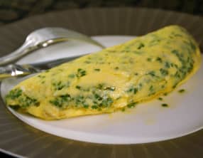 Omelette roulée aux fines herbes