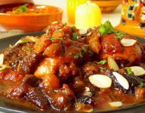 Tajine de poulet aux abricots, raisins secs aux amandes